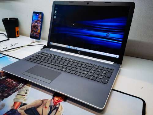 VERY FAST!*STUNNING!*HP NOTEBOOK 15*i5-8250U*8GB DDR4*SAMSUNG EVO 256GB NVME*HD*