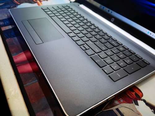 VERY FAST!*STUNNING!*HP NOTEBOOK 15*i5-8250U*8GB DDR4*SAMSUNG EVO 256GB NVME*HD*