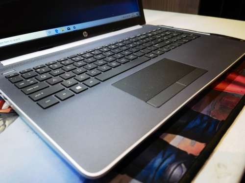 VERY FAST!*STUNNING!*HP NOTEBOOK 15*i5-8250U*8GB DDR4*SAMSUNG EVO 256GB NVME*HD*