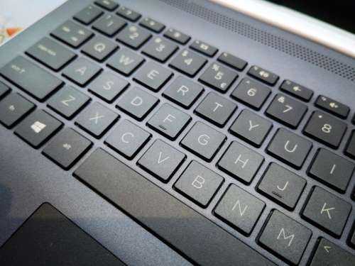 VERY FAST!*STUNNING!*HP NOTEBOOK 15*i5-8250U*8GB DDR4*SAMSUNG EVO 256GB NVME*HD*