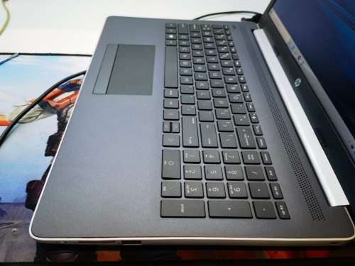 VERY FAST!*STUNNING!*HP NOTEBOOK 15*i5-8250U*8GB DDR4*SAMSUNG EVO 256GB NVME*HD*
