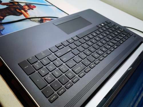 VERY FAST!*STUNNING!*HP NOTEBOOK 15*i5-8250U*8GB DDR4*SAMSUNG EVO 256GB NVME*HD*