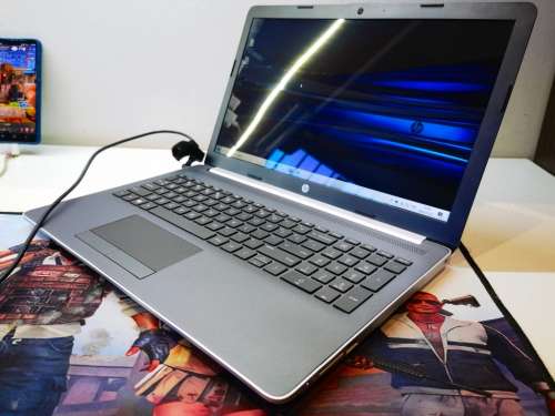 VERY FAST!*STUNNING!*HP NOTEBOOK 15*i5-8250U*8GB DDR4*SAMSUNG EVO 256GB NVME*HD*