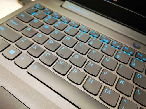 GAMING BEAST!*LENOVO IDEAPAD GAMING 3*i5-10300H*32GB DDR4*1000GB SSD*NVIDIA GTX1650*FHD*