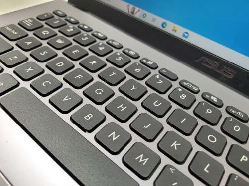 VERY HIGH SPEC!*10TH GEN!*ASUS VIVOBOOK P1511CJA*i5-1035G1*16GB DDR4*256GB SSD*FHD