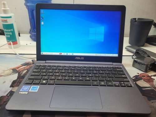 OFFICE/SCHOOL*ASUS E203N*CPU N3350*4GB RAM*64GB SSD*HD