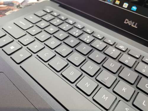 BEAST!*HIGH SPEC!*DELL VOSTRO 5490*i7-10510u*8GB DDR4*256GB SSD*FHD*IR*NVIDIA GEFORCE!*