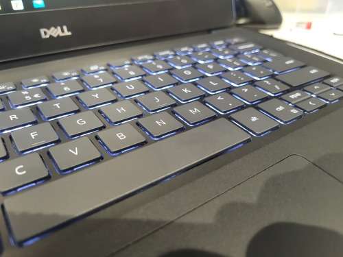 BEAST!*HIGH SPEC!*DELL VOSTRO 5490*i7-10510u*8GB DDR4*256GB SSD*FHD*IR*NVIDIA GEFORCE!*