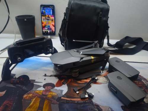 *DJ MAVIC PRO*CONTROLLER*CARRY CASE*CHARGING CABLES*3 X BATTERY