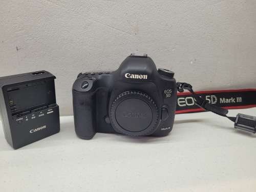 WOW!!*NOT TO MISS!*MINT!*CANON EOS 5D MARK III*22.3MP*6 FPS*DIGIC 5+