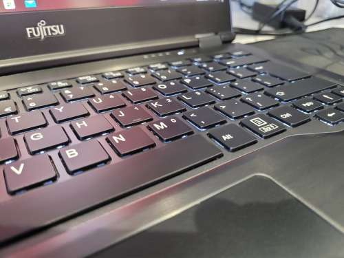 *High Spec Beast!*FUJITSU LIFEBOOK 7U14A1*i5-10310U*8GB DDR4*512GB SSD*FHD*BACKLIT*