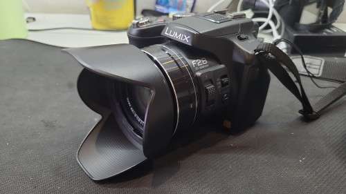 EXCELLENT!*PANASONIC LUMIX  DMC-FZ200*12.MP*TOUCHSCREEN*24X OPTICAL*