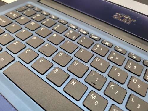 VERY FAST!*HIGH SPEC!*BEAUTY*ACER SWIFT 3*i5-8265U*IPS FHD*8GB RAM*256GB SSD*
