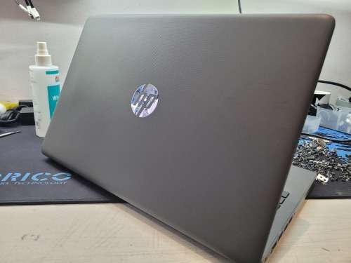 VERY FAST!*HP 250 G7*8TH GEN i5*I5-8265u*8GB*240GB SSD*UHD620*DVD