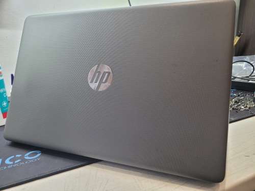VERY FAST!*HP 250 G7*8TH GEN i5*I5-8265u*8GB*240GB SSD*UHD620*DVD
