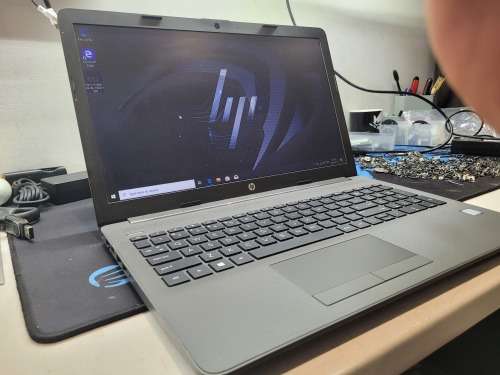 VERY FAST!*HP 250 G7*8TH GEN i5*I5-8265u*8GB*240GB SSD*UHD620*DVD