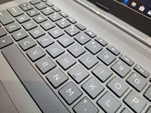 VERY FAST!*HP 250 G7*8TH GEN i5*I5-8265u*8GB*240GB SSD*UHD620*DVD