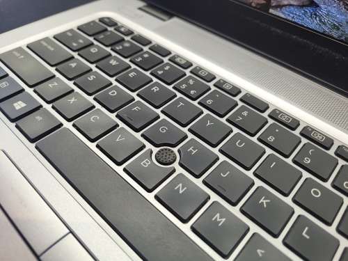 HP ELITEBOOK 850 G4*i7-7500U*16GB DDR4*256gb NVME*FHD*4G LTE*BANG/OLUFSEN