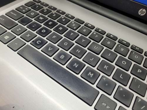 VERY FAST!*HIGH SPEC*HP 250 G5*i5-7200U*12GB RAM*512GB SSD*FHD*HD 620*DVD*