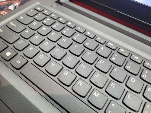 VERY FAST!*HIGH SPEC!*STUNNING!*LENOVO IDEAPAD 300*i5-6200*8GB RAM*256GB SSD*