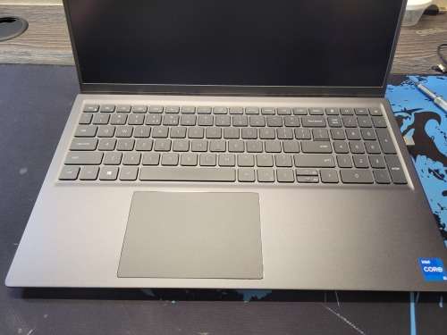 DELL VOSTRO 5510-i5-11320H-16GB DDR4*256GB SSD*FHD*IR*BACKLIT*