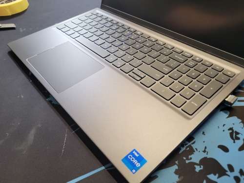 DELL VOSTRO 5510-i5-11320H-16GB DDR4*256GB SSD*FHD*IR*BACKLIT*