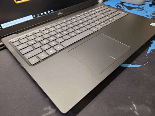 STUNNING AND FAST!*DELL VOSTRO 5590*i5-10210u*8GB DDR4*256GB SSD*FHD*IR*BACKLIT*