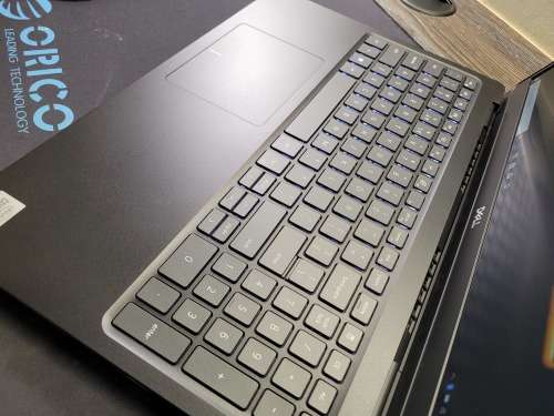 STUNNING AND FAST!*DELL VOSTRO 5590*i5-10210u*8GB DDR4*256GB SSD*FHD*IR*BACKLIT*