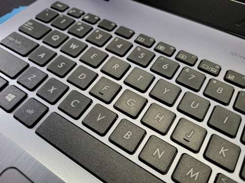AS NEW!*GRAPHIC DESIGN/CAD/GAMING*ASUS X543UB*i7-8550u*12GB*HD*240GB SSD*NVIDIA MX110*