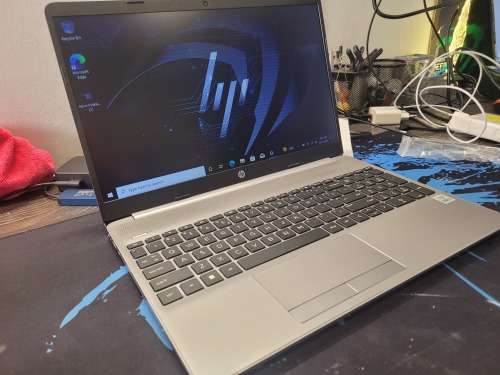 LATE ENTRY!*FAST!*AS NEW!*10TH GEN!*HP 250 G8*i5-1035G1*8GB DDR4*256GB SSD*HD*WIFI 6