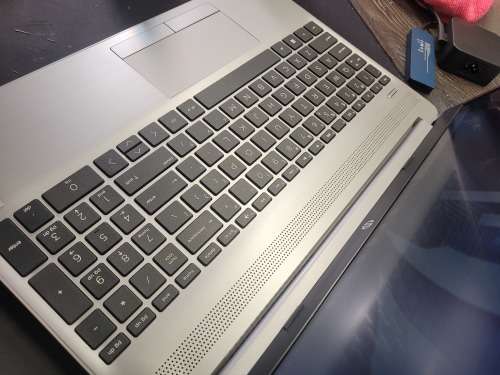 LATE ENTRY!*FAST!*AS NEW!*10TH GEN!*HP 250 G8*i5-1035G1*8GB DDR4*256GB SSD*HD*WIFI 6