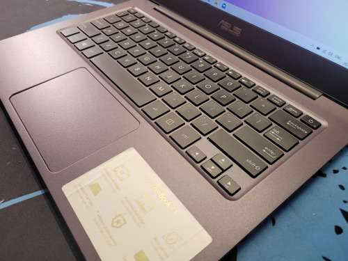 **BARGAIN BUY**ASUS ZENBOOK ULTRABOOK 4GB RAM, 256SSD WITH SLEEVE-WORTH R10k -GRAB IT @ JUST R4999!!