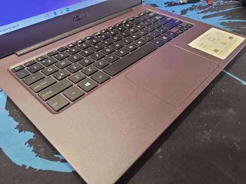 **BARGAIN BUY**ASUS ZENBOOK ULTRABOOK 4GB RAM, 256SSD WITH SLEEVE-WORTH R10k -GRAB IT @ JUST R4999!!