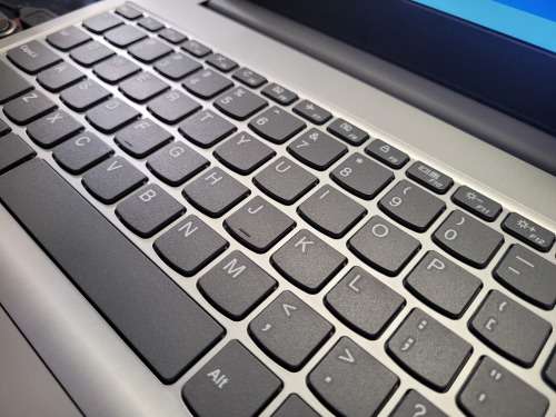 STUNNING!*10TH GEN!*LENOVO IDEAPAD 3*i3-10110U*8GB DDR4*1000GB HDD*FHD*G4 GRAPHICS*