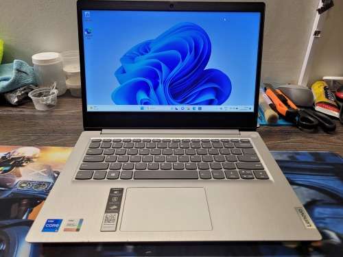 **BARGAIN BUY** MINT LENOVO IDEAPAD 3 11th GEN i5, 8GB RAM, 512GB SSD - WORTH R12k -GRAB IT@ R7499!!