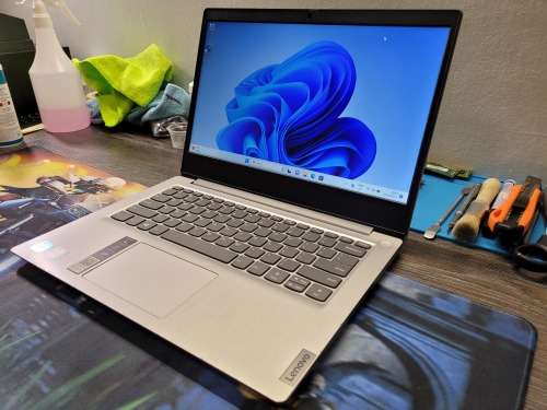 **BARGAIN BUY** MINT LENOVO IDEAPAD 3 11th GEN i5, 8GB RAM, 512GB SSD - WORTH R12k -GRAB IT@ R7499!!