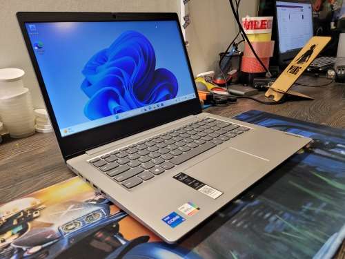**BARGAIN BUY** MINT LENOVO IDEAPAD 3 11th GEN i5, 8GB RAM, 512GB SSD - WORTH R12k -GRAB IT@ R7499!!