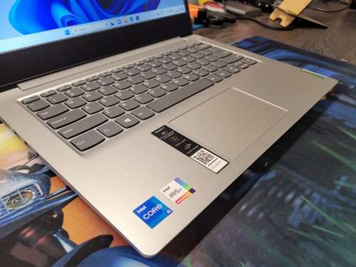 **BARGAIN BUY** MINT LENOVO IDEAPAD 3 11th GEN i5, 8GB RAM, 512GB SSD - WORTH R12k -GRAB IT@ R7499!!