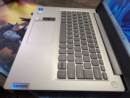 **BARGAIN BUY** MINT LENOVO IDEAPAD 3 11th GEN i5, 8GB RAM, 512GB SSD - WORTH R12k -GRAB IT@ R7499!!