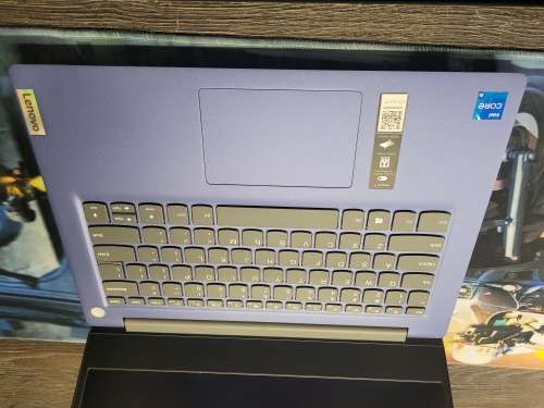 11th gen i5*STUNNING!*11TH GEN!*LENOVO IDEAPAD 3*i5-1135G7*8GB DDR4*256GB SSD*FHD*G7 GRAPHICS*