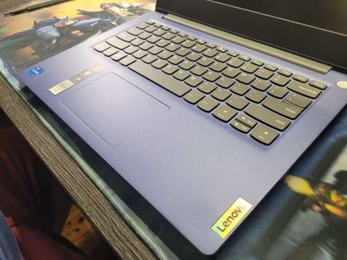 11th gen i5*STUNNING!*11TH GEN!*LENOVO IDEAPAD 3*i5-1135G7*8GB DDR4*256GB SSD*FHD*G7 GRAPHICS*