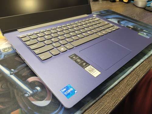 11th gen i5*STUNNING!*11TH GEN!*LENOVO IDEAPAD 3*i5-1135G7*8GB DDR4*256GB SSD*FHD*G7 GRAPHICS*