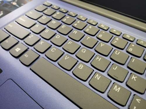 11th gen i5*STUNNING!*11TH GEN!*LENOVO IDEAPAD 3*i5-1135G7*8GB DDR4*256GB SSD*FHD*G7 GRAPHICS*