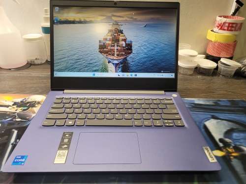 11th gen i5*STUNNING!*11TH GEN!*LENOVO IDEAPAD 3*i5-1135G7*8GB DDR4*256GB SSD*FHD*G7 GRAPHICS*
