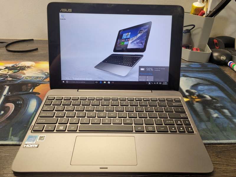 ***CLOSE TO NEW***ASUS TRANSFORMER T100HA*2IN1*QUAD CORE Z8500*2GB RAM*32GB FLASH SSD*HD DISPLAY