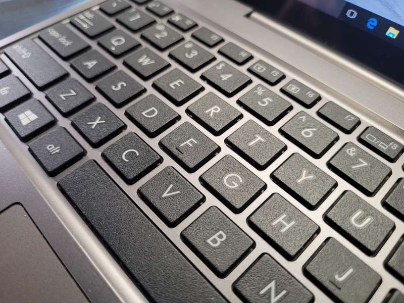 ***CLOSE TO NEW***ASUS TRANSFORMER T100HA*2IN1*QUAD CORE Z8500*2GB RAM*32GB FLASH SSD*HD DISPLAY
