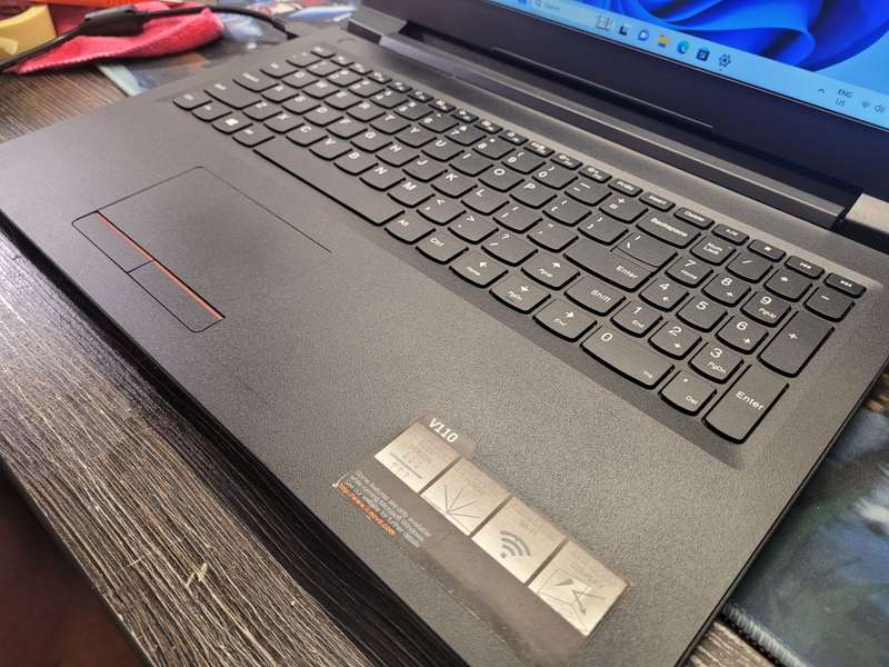 LENOVO V110-i3-6006U-8GB DDR4-256GB SSD-DVD