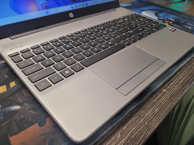 AS NEW*MASSIVE SPEC*VERY FAST!*HP 255 G8*RYZEN 5-3500U*QUAD CORE 11TH GEN*8GB RAM*512GB SSD*VEGA 8