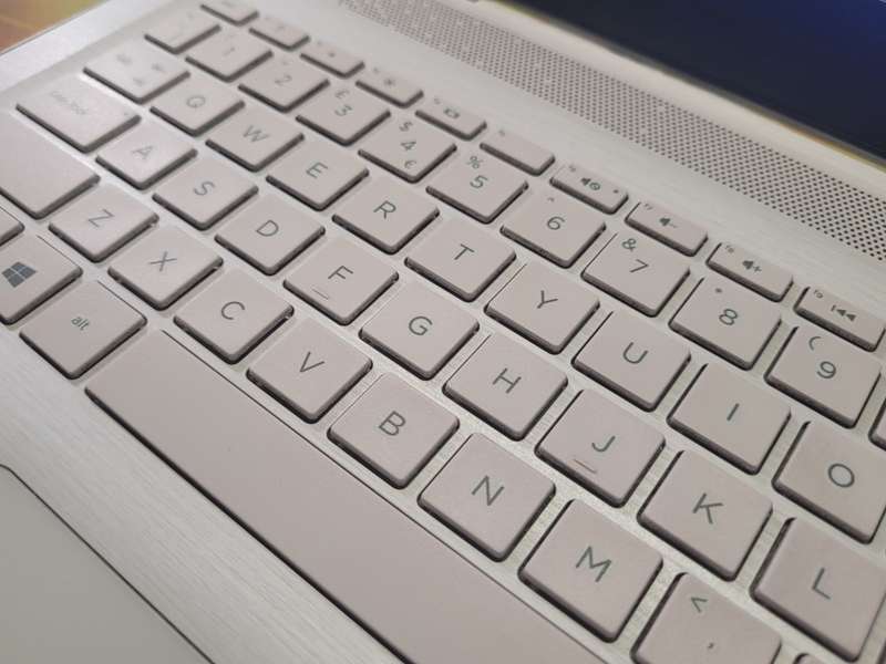 FAST*HIGH SPEC*HP PAVILION 15*i5-7200u*256GB SSD*8GB DDR4*DVD*
