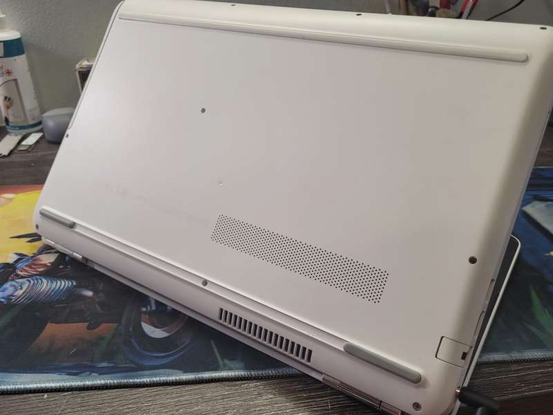 FAST*HIGH SPEC*HP PAVILION 15*i5-7200u*256GB SSD*8GB DDR4*DVD*